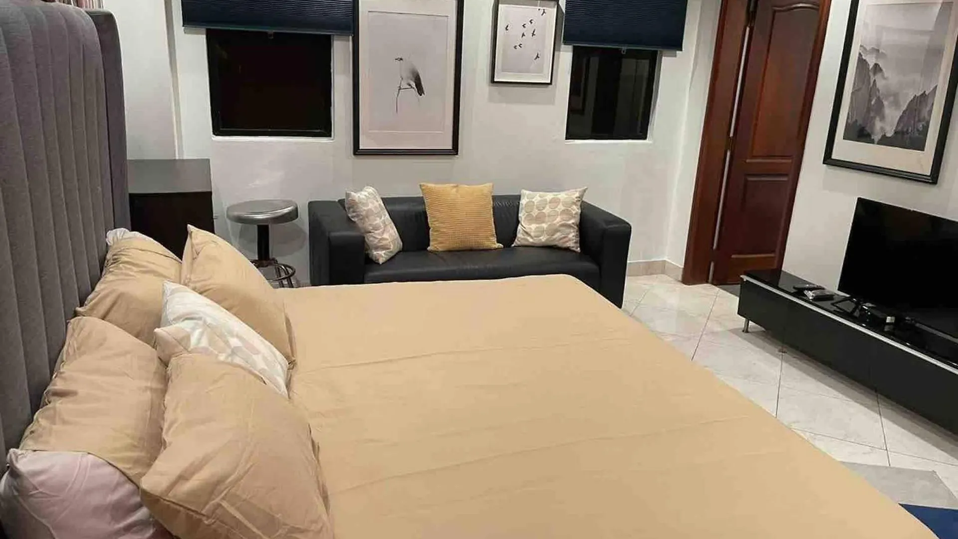 Elegant, Spacious Four Plus Rooms City Apartment Los Prados